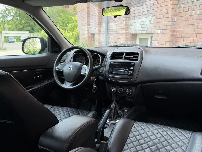 Продам mitsubishi asx рестайлинг, 2015 года выпуска, объём двигателя 1.6, коробка передач механика (самая надёжная связка в линейке!), пробег 157.000 родной! авто без дтп!, в родном окрасе✅, 2 хозяина за всё время эксплуатации, надёжный японский красовер, комфортабельный и вместительный автомобиль в идеальном состоянии, без каких либо нюансов, как внешне так и технически!, обслужен на данный момент весь от а до я, за машиной всегда ухаживали и обслуживали своевременно, имеется все сервисные книжки, два комплекта ключей, установлена сигнализация starline. комплектация: бортовой компьютер, кондиционер, датчик света и дождя, подогрев сидений, складывание зеркал, эл. регулировка зеркал, подогрев стёкол, 4 слекподъемника, abs esp, мультимедиа с хорошим звуком, имеется все для комфортного вождения. по документам любой вид оформления. цена 1.040.000 +7949564-4736 +7(949)693-5850 - фотография - 7