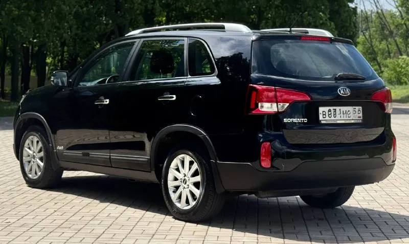 Kia sorento 2014 год двигатель 2.4 бензин коробка автомат пробег 176тыс. км родной один владелиц за все время эксплуатации автомобиль в родном окрасе! автомобиль в очень хорошем состоянии! родной пробег! авто обслужен от и до, вложения не требует не какого от слова совсем ! комплектация электропривод зеркал полный привод помощь при спуске круизконтроль мультируль камера заднего вида климат контроль двух зоны подогрев сидений подогрев зеркал подогрев дворников антибликовое зеркало датчик света датчик дождя два ключа abs esp airbag бортовой компьютер четыре стеклоподъемника с документами все в полном порядке, продажа с полным переоформлением в гаи г. донецк цена 1.580тыс. ₽ звоните остальное по +79496447942 возможно продажа в кредит 📲 tg: @artur_dadunia 📞 звоните: +7(949)6447942 - фотография - 5