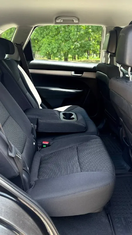 Kia sorento 2014 год двигатель 2.4 бензин коробка автомат пробег 176тыс. км родной один владелиц за все время эксплуатации автомобиль в родном окрасе! автомобиль в очень хорошем состоянии! родной пробег! авто обслужен от и до, вложения не требует не какого от слова совсем ! комплектация электропривод зеркал полный привод помощь при спуске круизконтроль мультируль камера заднего вида климат контроль двух зоны подогрев сидений подогрев зеркал подогрев дворников антибликовое зеркало датчик света датчик дождя два ключа abs esp airbag бортовой компьютер четыре стеклоподъемника с документами все в полном порядке, продажа с полным переоформлением в гаи г. донецк цена 1.580тыс. ₽ звоните остальное по +79496447942 возможно продажа в кредит 📲 tg: @artur_dadunia 📞 звоните: +7(949)6447942 - фотография - 8
