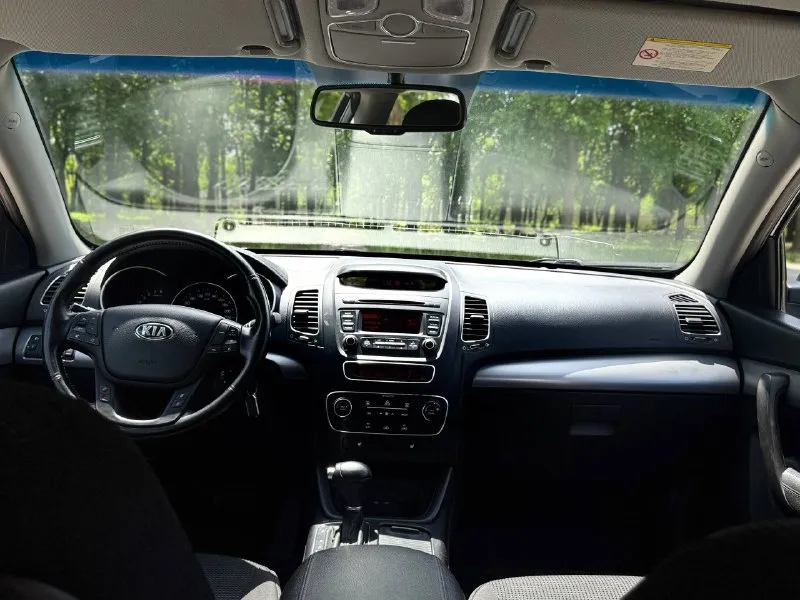 Kia sorento 2014 год двигатель 2.4 бензин коробка автомат пробег 176тыс. км родной один владелиц за все время эксплуатации автомобиль в родном окрасе! автомобиль в очень хорошем состоянии! родной пробег! авто обслужен от и до, вложения не требует не какого от слова совсем ! комплектация электропривод зеркал полный привод помощь при спуске круизконтроль мультируль камера заднего вида климат контроль двух зоны подогрев сидений подогрев зеркал подогрев дворников антибликовое зеркало датчик света датчик дождя два ключа abs esp airbag бортовой компьютер четыре стеклоподъемника с документами все в полном порядке, продажа с полным переоформлением в гаи г. донецк цена 1.580тыс. ₽ звоните остальное по +79496447942 возможно продажа в кредит 📲 tg: @artur_dadunia 📞 звоните: +7(949)6447942 - фотография - 9