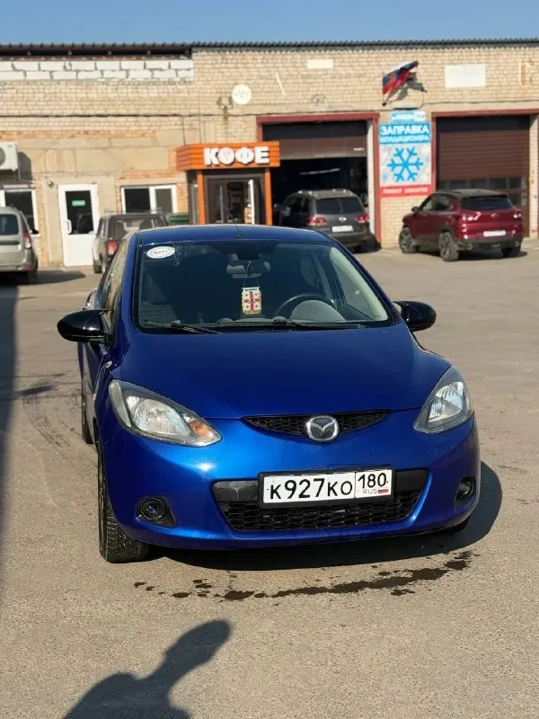 Продается стильная mazda 2 – идеальный городской автомобиль! 🚗 модель: mazda 2 🗓 год выпуска: 2008 🔧 двигатель: 1.5 (двс) 🎨 цвет: яркий синий 📏 пробег: 330,000 км 🌟 преимущества: • после покраски: обновленный внешний вид, который привлекает взгляды! • внештатная музыка: установлена качественная аудиосистема для истинных ценителей звука. • полная шумоизоляция: наслаждайтесь тишиной и комфортом во время поездок. mazda 2 – это не только надежный и экономичный автомобиль, но и отличный выбор для тех, кто ценит стиль и комфорт. идеально подходит для городских поездок и дальних путешествий! 💰 цена: 650000+торг 📞 контактный телефон: +79493807870 - фотография - 3