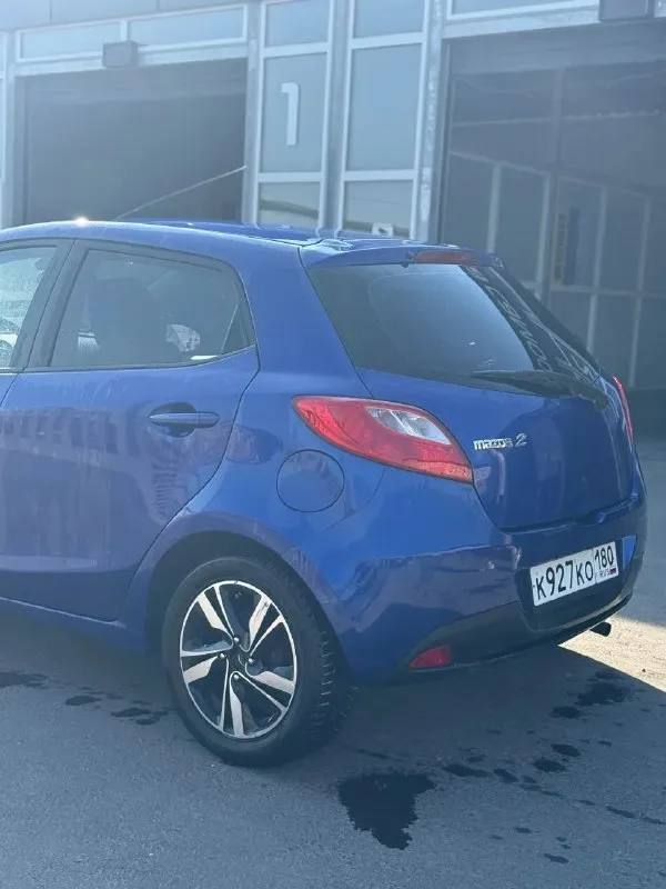 Продается стильная mazda 2 – идеальный городской автомобиль! 🚗 модель: mazda 2 🗓 год выпуска: 2008 🔧 двигатель: 1.5 (двс) 🎨 цвет: яркий синий 📏 пробег: 330,000 км 🌟 преимущества: • после покраски: обновленный внешний вид, который привлекает взгляды! • внештатная музыка: установлена качественная аудиосистема для истинных ценителей звука. • полная шумоизоляция: наслаждайтесь тишиной и комфортом во время поездок. mazda 2 – это не только надежный и экономичный автомобиль, но и отличный выбор для тех, кто ценит стиль и комфорт. идеально подходит для городских поездок и дальних путешествий! 💰 цена: 650000+торг 📞 контактный телефон: +79493807870 - фотография - 4