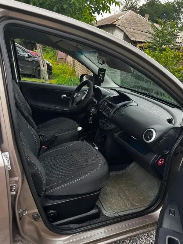 Продам нaдёжный и пpактичный nissan nоtе 2010 года выпуcка( механика). идеальный выбор как для городских поездок, так и для дальних( компактный, манёвренный и при этом достаточно вместительный ). двигатель в отличном состоянии, масло не ест. коробка не хрустит, не скрипит, передачи не выбивает! машина в достойном состоянии( оцинкованная)!салон в хорошем состоянии, не прокурен!в машине работает всё, все светится! подогревы, эл. зеркала и тд. на хорошей летней резине. цена 420.000₽. торг у капота! +7 (949) 620-68-89 - фотография - 7