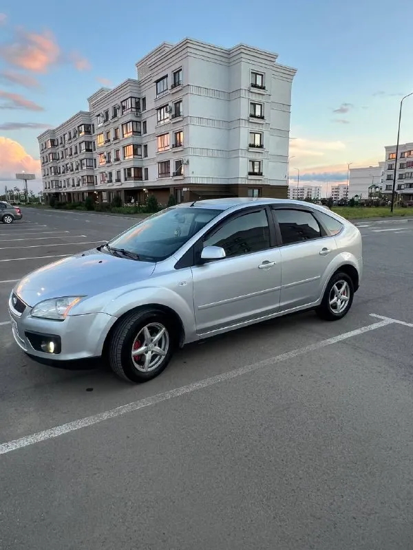 В продаже ford focus 2006 г. в.мотор 1.8 бензин в отличном состоянии недавно заменена цепь, свечи, катушки, мотор не дымит, не троит. кпп в отличном состоянии. ходовая часть без вложений. документы кристально чистые.2 комплекта резины с дисками. авто находится в городе мариуполь. подробно про авто по тел либо при встречи. цена 440тыс руб. +79497346358 - фотография - 2