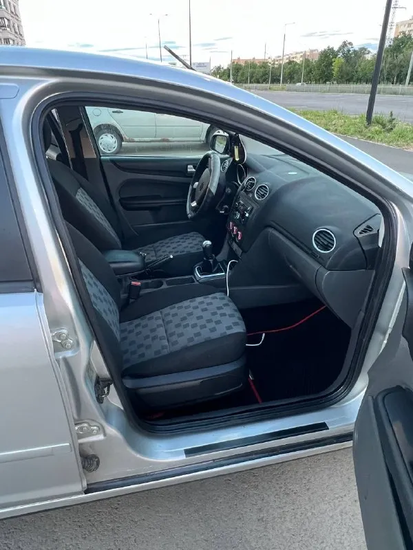 В продаже ford focus 2006 г. в.мотор 1.8 бензин в отличном состоянии недавно заменена цепь, свечи, катушки, мотор не дымит, не троит. кпп в отличном состоянии. ходовая часть без вложений. документы кристально чистые.2 комплекта резины с дисками. авто находится в городе мариуполь. подробно про авто по тел либо при встречи. цена 440тыс руб. +79497346358 - фотография - 6