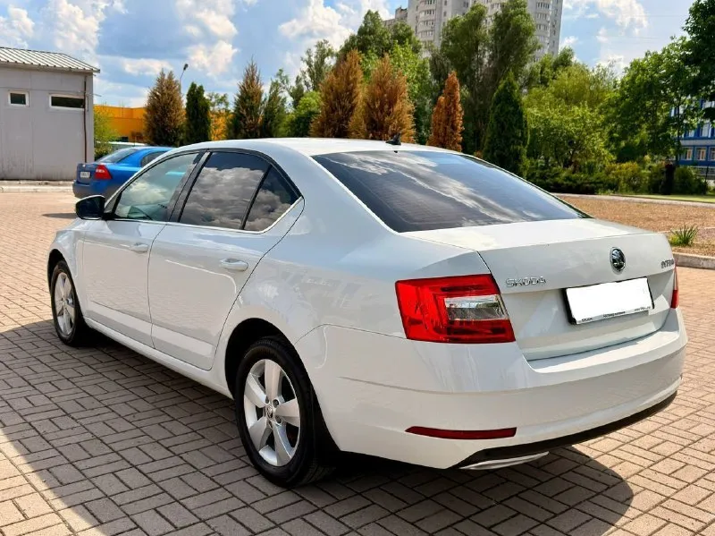 Skоda octavia а7 2018 года выпуска ноябрь месяц. ( мотор 1.4 турбо автомат) ✅ в очень хорошем соcтоянии ✅идеальная техническая часть (обслужена полностью от а до я, своевременное обслуживание ✅мотор работает тихо без посторонних шумов ✅коробка переключается великолепно ✅ходовая плотная, без нареканий авто не бит и не крашен в заводском окрасе. оригинальный птс 2 владельца комплектaция носkey еditiоn. зимний пакет (подогрев всех сидений подогрев руля и лобового и заднего стекла и боковых стекол), датчики света/дождя, автозатемнение зеркала, круиз + ограничитель, штатная аудио система (аndrоid аutо / саrрlаy), 8 динамиков, парктроники перед/зад, 220в и usв сзади, мультируль. сигнализация пандора с автозапуском практически новая летняя резина на литых заводских дисках. двери в шумке(шумофф). замена масла каждые 7 тыс. км. расхода масла нет. машина не требует вложений, родной пробег. очень динамичный, экономичный и комфортный автомобиль. цена 1.350.000 продажа срочная. машина очень хорошая донецк +79495369870 - фотография - 4