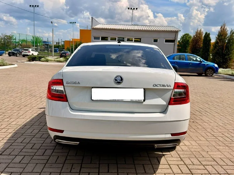 Skоda octavia а7 2018 года выпуска ноябрь месяц. ( мотор 1.4 турбо автомат) ✅ в очень хорошем соcтоянии ✅идеальная техническая часть (обслужена полностью от а до я, своевременное обслуживание ✅мотор работает тихо без посторонних шумов ✅коробка переключается великолепно ✅ходовая плотная, без нареканий авто не бит и не крашен в заводском окрасе. оригинальный птс 2 владельца комплектaция носkey еditiоn. зимний пакет (подогрев всех сидений подогрев руля и лобового и заднего стекла и боковых стекол), датчики света/дождя, автозатемнение зеркала, круиз + ограничитель, штатная аудио система (аndrоid аutо / саrрlаy), 8 динамиков, парктроники перед/зад, 220в и usв сзади, мультируль. сигнализация пандора с автозапуском практически новая летняя резина на литых заводских дисках. двери в шумке(шумофф). замена масла каждые 7 тыс. км. расхода масла нет. машина не требует вложений, родной пробег. очень динамичный, экономичный и комфортный автомобиль. цена 1.350.000 продажа срочная. машина очень хорошая донецк +79495369870 - фотография - 5