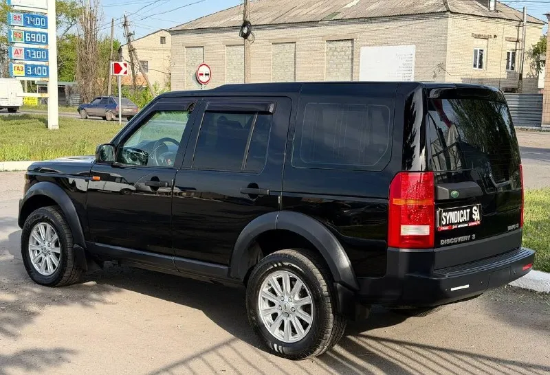 Land rover discovery 2007 г. двигатель 2.7 полный привод климат-контроль круиз-контроль электроручник полный электропакет подогрев передних и задних сидений мультируль новая резина новый акб полная замена всех масел и в акпп. редкое состояние. рама как у новой машины. без проблемной пневмы, обычные пружины. машина полностью обслужена, вложений не требует. готов ехать на любое ваше сто. : +7 949 639 06 95 цена: 799 000 ₽. торг у капота. 📞 звоните: +7(949)6390695 - фотография - 4