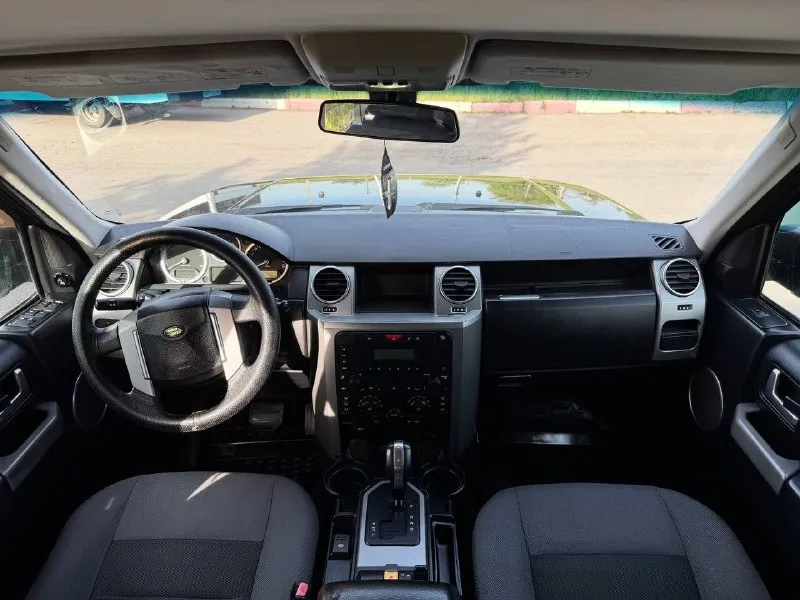 Land rover discovery 2007 г. двигатель 2.7 полный привод климат-контроль круиз-контроль электроручник полный электропакет подогрев передних и задних сидений мультируль новая резина новый акб полная замена всех масел и в акпп. редкое состояние. рама как у новой машины. без проблемной пневмы, обычные пружины. машина полностью обслужена, вложений не требует. готов ехать на любое ваше сто. : +7 949 639 06 95 цена: 799 000 ₽. торг у капота. 📞 звоните: +7(949)6390695 - фотография - 6