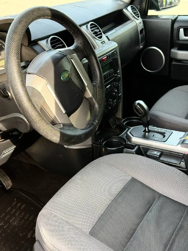 Land rover discovery 2007 г. двигатель 2.7 полный привод климат-контроль круиз-контроль электроручник полный электропакет подогрев передних и задних сидений мультируль новая резина новый акб полная замена всех масел и в акпп. редкое состояние. рама как у новой машины. без проблемной пневмы, обычные пружины. машина полностью обслужена, вложений не требует. готов ехать на любое ваше сто. : +7 949 639 06 95 цена: 799 000 ₽. торг у капота. 📞 звоните: +7(949)6390695 - фотография - 7