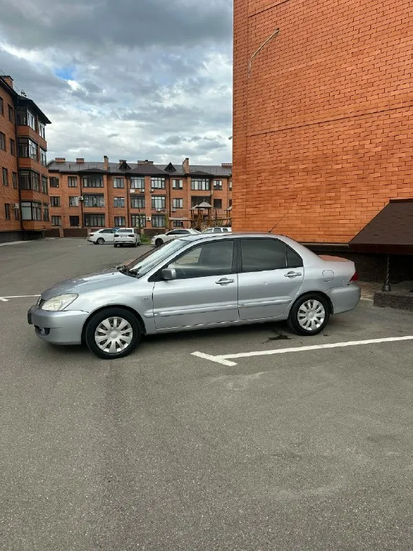 Продам mitsubishi lancer ix. Цена 390.000 рублей автомобиль в хорошем техническом состоянии, двигатель работает ровно, коробка переключает без нареканий. По ходовой части обслужен полностью(заменены рычаги, рулевые тяги, передние амортизаторы, суппорта, колодки, направляющие, втулки, тяги стабилизатора), едет уверенно. Кузов для своих лет в достойном состоянии. По мотору заменено: распредвал, гидрокомпенсаторы, рокера группа a и b, все прокладки, также заменен маслонасос, поставил новые форсунки и свечи. Новый ремень грм, ремень генератора и все подушки двигателя и коробки. Новый аккумулятор. Машина во владении 1 год. На данный момент уже вложено более 150.000 рублей. По машине осталось еще доделать: замена сцепления, заправка кондиционера фреоном, заменить гофру, так как эта прогорела, и сделать сход-развал. Салон чистый и ухоженный. Документы в порядке. Я собственник. Торг возможен при осмотре автомобиля. По всем вопросам звоните или пишите. Телефон для связи +7-949-033
📞 Звоните: +7(949)0332313 - фотография - 2