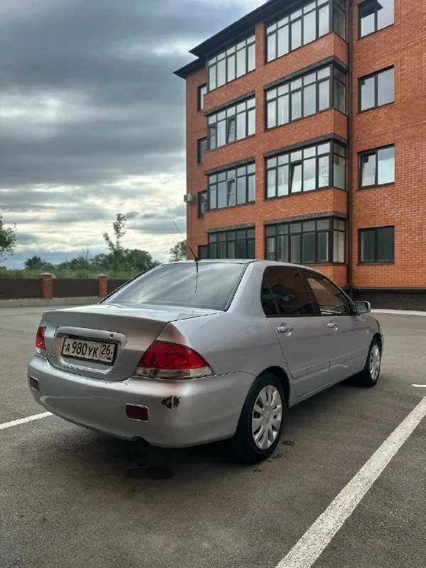 Продам mitsubishi lancer ix. Цена 390.000 рублей автомобиль в хорошем техническом состоянии, двигатель работает ровно, коробка переключает без нареканий. По ходовой части обслужен полностью(заменены рычаги, рулевые тяги, передние амортизаторы, суппорта, колодки, направляющие, втулки, тяги стабилизатора), едет уверенно. Кузов для своих лет в достойном состоянии. По мотору заменено: распредвал, гидрокомпенсаторы, рокера группа a и b, все прокладки, также заменен маслонасос, поставил новые форсунки и свечи. Новый ремень грм, ремень генератора и все подушки двигателя и коробки. Новый аккумулятор. Машина во владении 1 год. На данный момент уже вложено более 150.000 рублей. По машине осталось еще доделать: замена сцепления, заправка кондиционера фреоном, заменить гофру, так как эта прогорела, и сделать сход-развал. Салон чистый и ухоженный. Документы в порядке. Я собственник. Торг возможен при осмотре автомобиля. По всем вопросам звоните или пишите. Телефон для связи +7-949-033
📞 Звоните: +7(949)0332313 - фотография - 5