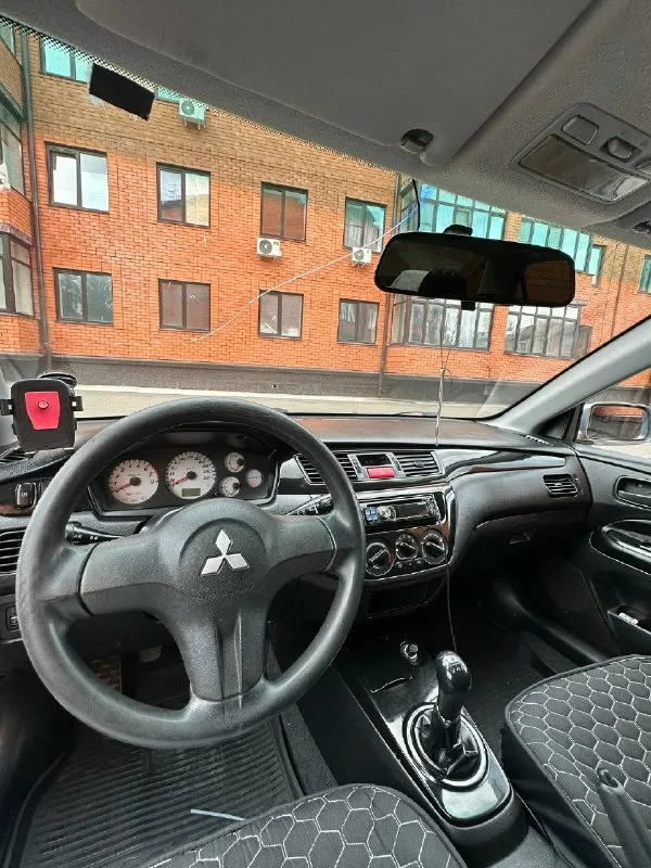 Продам mitsubishi lancer ix. Цена 390.000 рублей автомобиль в хорошем техническом состоянии, двигатель работает ровно, коробка переключает без нареканий. По ходовой части обслужен полностью(заменены рычаги, рулевые тяги, передние амортизаторы, суппорта, колодки, направляющие, втулки, тяги стабилизатора), едет уверенно. Кузов для своих лет в достойном состоянии. По мотору заменено: распредвал, гидрокомпенсаторы, рокера группа a и b, все прокладки, также заменен маслонасос, поставил новые форсунки и свечи. Новый ремень грм, ремень генератора и все подушки двигателя и коробки. Новый аккумулятор. Машина во владении 1 год. На данный момент уже вложено более 150.000 рублей. По машине осталось еще доделать: замена сцепления, заправка кондиционера фреоном, заменить гофру, так как эта прогорела, и сделать сход-развал. Салон чистый и ухоженный. Документы в порядке. Я собственник. Торг возможен при осмотре автомобиля. По всем вопросам звоните или пишите. Телефон для связи +7-949-033
📞 Звоните: +7(949)0332313 - фотография - 8