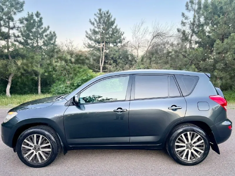 Продам идеальный кроссовер toyota rav4- toyota рав4 состояние автомобиля очень хорошее! 2.0л. Бензин. Автомат. Полный привод! Куплена в 2009 году новой в автосалоне. Пробег 176.тыс. Км. Два владельца за всю жизнь! Сборка япония. Гаражное хранения. Авто абсолютно весь обслужен и не требует никаких вложений, и в ближайшее время не будет требовать. Недавно было сделано большое т. О. По регламенту, есть все чеки. История авто кристально чиста как слеза, без подводных камней. Автомобиль без единого дтп! Соответственно вся геометрия идеально ровная, вся безопасность на месте. Все герметики и швы заводские! Все стекла оригинальные. Реально очень хороший внедорожник-паркетник. В таком состоянии единицы…очень бережная городская эксплуатация. Техническое состояние идеал по всем параметрам❗️едет как новое авто! Двигатель 2.0л бензин, самый надёжный, работает тихо как часы(масло лью только оригинал). Кпп обычный автомат полноценный переключается идеально, без пинков, без рывков, без
📞 Звоните: +7(949)4522026 - фотография - 2