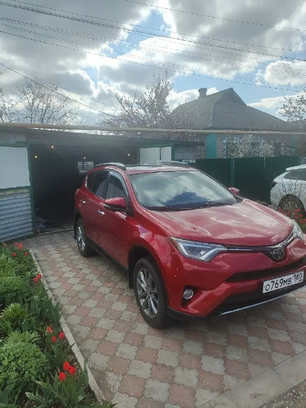 Продам автомобиль toyota rav 4 2017 год выпуска, двигатель 2.5, акпп. Пробег 89900 км, любые проверки. В красивом цвете красный ксералик, на максимальной комплектации limited. Обзор 360, память сидений, удержание в полосе, адаптивный круиз контроль, предотвращение столкновения, электропривод багажника и многое другое. Сигнализация старлайн с обратной связью и автозапуском, а также меткой и приложением в телефоне ( контроль из любой точки мира). Два новых комплекта резины r 18 (зима лето). В комплекте заводской фаркоп, поперечные рейлинги на крышу). Все в наличии, все с автобилем отдаю. Техосмотр пройден (диагностическая карта в наличии на руках). Цена 2.5 млн руб. Телефон+79493206673.
📞 Звоните: +7(949)3206673 - фотография - 1