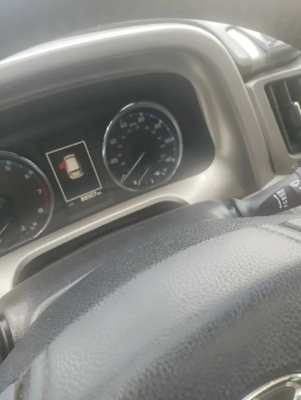 Продам автомобиль toyota rav 4 2017 год выпуска, двигатель 2.5, акпп. Пробег 89900 км, любые проверки. В красивом цвете красный ксералик, на максимальной комплектации limited. Обзор 360, память сидений, удержание в полосе, адаптивный круиз контроль, предотвращение столкновения, электропривод багажника и многое другое. Сигнализация старлайн с обратной связью и автозапуском, а также меткой и приложением в телефоне ( контроль из любой точки мира). Два новых комплекта резины r 18 (зима лето). В комплекте заводской фаркоп, поперечные рейлинги на крышу). Все в наличии, все с автобилем отдаю. Техосмотр пройден (диагностическая карта в наличии на руках). Цена 2.5 млн руб. Телефон+79493206673.
📞 Звоните: +7(949)3206673 - фотография - 4