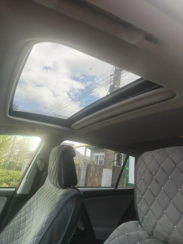 Продам автомобиль toyota rav 4 2017 год выпуска, двигатель 2.5, акпп. Пробег 89900 км, любые проверки. В красивом цвете красный ксералик, на максимальной комплектации limited. Обзор 360, память сидений, удержание в полосе, адаптивный круиз контроль, предотвращение столкновения, электропривод багажника и многое другое. Сигнализация старлайн с обратной связью и автозапуском, а также меткой и приложением в телефоне ( контроль из любой точки мира). Два новых комплекта резины r 18 (зима лето). В комплекте заводской фаркоп, поперечные рейлинги на крышу). Все в наличии, все с автобилем отдаю. Техосмотр пройден (диагностическая карта в наличии на руках). Цена 2.5 млн руб. Телефон+79493206673.
📞 Звоните: +7(949)3206673 - фотография - 8