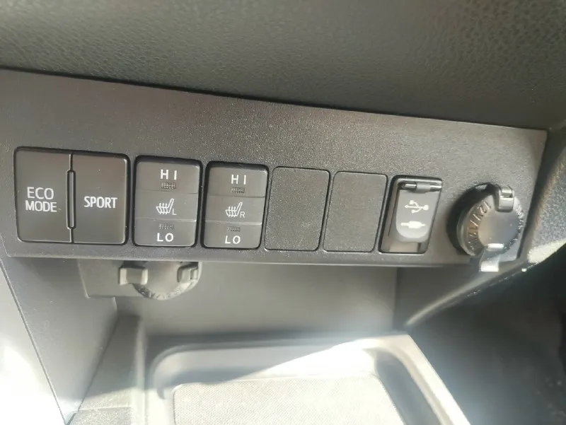 Продам автомобиль toyota rav 4 2017 год выпуска, двигатель 2.5, акпп. Пробег 89900 км, любые проверки. В красивом цвете красный ксералик, на максимальной комплектации limited. Обзор 360, память сидений, удержание в полосе, адаптивный круиз контроль, предотвращение столкновения, электропривод багажника и многое другое. Сигнализация старлайн с обратной связью и автозапуском, а также меткой и приложением в телефоне ( контроль из любой точки мира). Два новых комплекта резины r 18 (зима лето). В комплекте заводской фаркоп, поперечные рейлинги на крышу). Все в наличии, все с автобилем отдаю. Техосмотр пройден (диагностическая карта в наличии на руках). Цена 2.5 млн руб. Телефон+79493206673.
📞 Звоните: +7(949)3206673 - фотография - 9