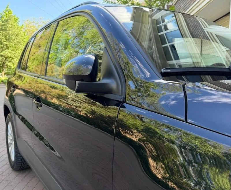 Продам volkswagen tiguan, 2.0 tsi 170л. с, 2011 года выпуска, коробка автомат, ( 4 motion) полный привод, пробег 195.000 родной!, без дтп!✅, 2 хозяина за всё время эксплуатации! авто в идеальном состоянии!, как внешне так и технически, полностью обслужен и ухожен, без каких либо вложений, имеется абсолютно все что обсулуживал по авто, все предоставлю все заказ наряды и т. д, работает все от а до я, каждая кнопочка, готов на любую проверку! комплектация максимальная: климат-контроль 2-зонный, датчик света и дождя, подогрев сидений, полный электро пакет, адаптивный фары, би-лэд, так же и туманки доработанные, птф, подсветка зеркал, расширенный бортовой компьютер, круиз контроль, эл. ручник, авто холд, парктроники, стеклоподъёмники все с доводчиками, мультимедиа с хорошим звуком, имеется абсолютно все для комфортной езды. комфортный надёжный немец по запросу скину видео обзор. по документам любой вид оформления. цена 1.180.000 +7949-693-5850 +7949564-47-36 - фотография - 6