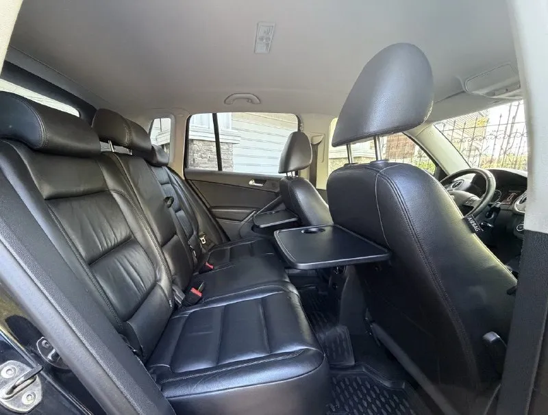 Продам volkswagen tiguan, 2.0 tsi 170л. с, 2011 года выпуска, коробка автомат, ( 4 motion) полный привод, пробег 195.000 родной!, без дтп!✅, 2 хозяина за всё время эксплуатации! авто в идеальном состоянии!, как внешне так и технически, полностью обслужен и ухожен, без каких либо вложений, имеется абсолютно все что обсулуживал по авто, все предоставлю все заказ наряды и т. д, работает все от а до я, каждая кнопочка, готов на любую проверку! комплектация максимальная: климат-контроль 2-зонный, датчик света и дождя, подогрев сидений, полный электро пакет, адаптивный фары, би-лэд, так же и туманки доработанные, птф, подсветка зеркал, расширенный бортовой компьютер, круиз контроль, эл. ручник, авто холд, парктроники, стеклоподъёмники все с доводчиками, мультимедиа с хорошим звуком, имеется абсолютно все для комфортной езды. комфортный надёжный немец по запросу скину видео обзор. по документам любой вид оформления. цена 1.180.000 +7949-693-5850 +7949564-47-36 - фотография - 9