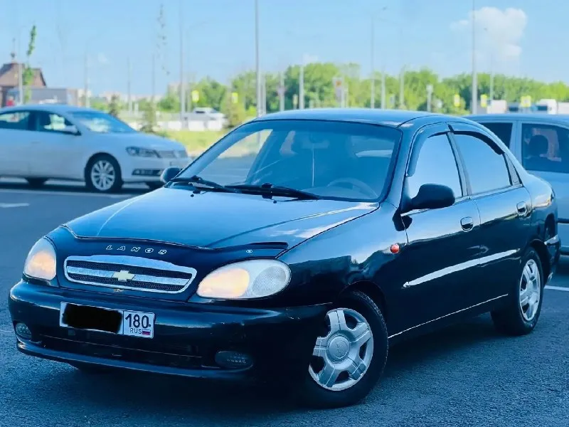 Цена 283.000 срочно 🚨 chevrolet lanos, 2009 год — максимальная комплектация sx, в отличном состоянии по кузову автомобиль в идеальном состоянии. без гнили: дно, пороги и стаканы всё целое в дтп автомобиль никогда не участвовал, кузов ровный. по технике: вложений не требует вообще. мотор 1.5, очень бодрый и тяговитый, работает ровно, не дымит. все расходники (масло, фильтры) менял вовремя, буквально недавно всё обновил. коробка передач работает четко, все скорости включаются мягко, ничего не вылетает. ходовую часть обслужил полностью — едет тихо, ничего не гремит и не стучит. салон: внутри очень приятно находиться. салон чистый, ухоженный, в машине не курили. сиденья сохранились практически в первозданном виде, не просижены и не затерты. безопасность: подушка безопасности водителя, усиленные брусья в дверях. комфорт: кондиционер, гидроусилитель руля и передние электростеклоподъемники телефона +7 (949) 856-20-45 - фотография - 1