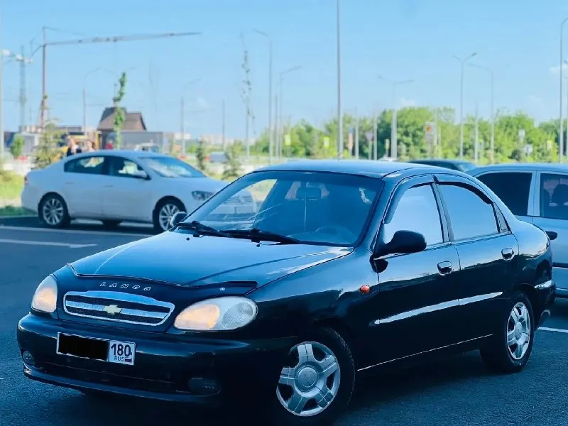 Цена 283.000 срочно 🚨 chevrolet lanos, 2009 год — максимальная комплектация sx, в отличном состоянии по кузову автомобиль в идеальном состоянии. без гнили: дно, пороги и стаканы всё целое в дтп автомобиль никогда не участвовал, кузов ровный. по технике: вложений не требует вообще. мотор 1.5, очень бодрый и тяговитый, работает ровно, не дымит. все расходники (масло, фильтры) менял вовремя, буквально недавно всё обновил. коробка передач работает четко, все скорости включаются мягко, ничего не вылетает. ходовую часть обслужил полностью — едет тихо, ничего не гремит и не стучит. салон: внутри очень приятно находиться. салон чистый, ухоженный, в машине не курили. сиденья сохранились практически в первозданном виде, не просижены и не затерты. безопасность: подушка безопасности водителя, усиленные брусья в дверях. комфорт: кондиционер, гидроусилитель руля и передние электростеклоподъемники телефона +7 (949) 856-20-45 - фотография - 2