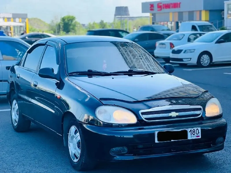 Цена 283.000 срочно 🚨 chevrolet lanos, 2009 год — максимальная комплектация sx, в отличном состоянии по кузову автомобиль в идеальном состоянии. без гнили: дно, пороги и стаканы всё целое в дтп автомобиль никогда не участвовал, кузов ровный. по технике: вложений не требует вообще. мотор 1.5, очень бодрый и тяговитый, работает ровно, не дымит. все расходники (масло, фильтры) менял вовремя, буквально недавно всё обновил. коробка передач работает четко, все скорости включаются мягко, ничего не вылетает. ходовую часть обслужил полностью — едет тихо, ничего не гремит и не стучит. салон: внутри очень приятно находиться. салон чистый, ухоженный, в машине не курили. сиденья сохранились практически в первозданном виде, не просижены и не затерты. безопасность: подушка безопасности водителя, усиленные брусья в дверях. комфорт: кондиционер, гидроусилитель руля и передние электростеклоподъемники телефона +7 (949) 856-20-45 - фотография - 3
