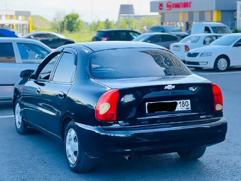 Цена 283.000 срочно 🚨 chevrolet lanos, 2009 год — максимальная комплектация sx, в отличном состоянии по кузову автомобиль в идеальном состоянии. без гнили: дно, пороги и стаканы всё целое в дтп автомобиль никогда не участвовал, кузов ровный. по технике: вложений не требует вообще. мотор 1.5, очень бодрый и тяговитый, работает ровно, не дымит. все расходники (масло, фильтры) менял вовремя, буквально недавно всё обновил. коробка передач работает четко, все скорости включаются мягко, ничего не вылетает. ходовую часть обслужил полностью — едет тихо, ничего не гремит и не стучит. салон: внутри очень приятно находиться. салон чистый, ухоженный, в машине не курили. сиденья сохранились практически в первозданном виде, не просижены и не затерты. безопасность: подушка безопасности водителя, усиленные брусья в дверях. комфорт: кондиционер, гидроусилитель руля и передние электростеклоподъемники телефона +7 (949) 856-20-45 - фотография - 4