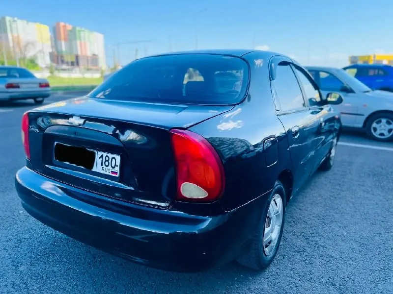 Цена 283.000 срочно 🚨 chevrolet lanos, 2009 год — максимальная комплектация sx, в отличном состоянии по кузову автомобиль в идеальном состоянии. без гнили: дно, пороги и стаканы всё целое в дтп автомобиль никогда не участвовал, кузов ровный. по технике: вложений не требует вообще. мотор 1.5, очень бодрый и тяговитый, работает ровно, не дымит. все расходники (масло, фильтры) менял вовремя, буквально недавно всё обновил. коробка передач работает четко, все скорости включаются мягко, ничего не вылетает. ходовую часть обслужил полностью — едет тихо, ничего не гремит и не стучит. салон: внутри очень приятно находиться. салон чистый, ухоженный, в машине не курили. сиденья сохранились практически в первозданном виде, не просижены и не затерты. безопасность: подушка безопасности водителя, усиленные брусья в дверях. комфорт: кондиционер, гидроусилитель руля и передние электростеклоподъемники телефона +7 (949) 856-20-45 - фотография - 5