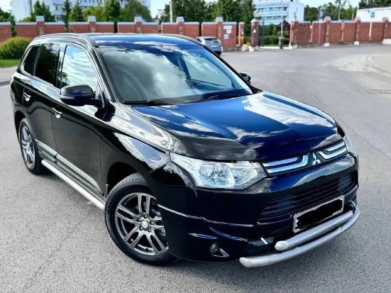 Mitsubishi outlander 2013 года
2.4 Бензин автомат
3 Хозяина.

Продам самурая 🇯🇵митсубиси аутлендер 3 поколение. Японская сборка.
Полный привод . Автомобиль в родной краски, полностью обслужен не требует вложений.
Тяговитый мотор 2.4, не сравнивать с 2.0. По коробке вопросов нет.
За машиной ухаживали, денег не жалели, обслуживание проводилось как надо.
По электрике работает абсолютно все каждая кнопка, салон как новый.
Комплектация : ultimate,
2 Ключа сигнализация с автозапуском, многофункциональная мультимедиа, двухзоный климат контроль, круиз контроль, подогревы сидений, камера заднего вида, электро зеркала, с подогревом, и т д. , в общем есть всё для комфортной езды.
Любой вид переоформление.
Остальные вопросы по телефону
+79498340074
Осмотр г. Макеевка
Цена 1, 410,000 руб торг у капота
📞 🇷🇺 Звоните: +79498340074 - фотография - 1