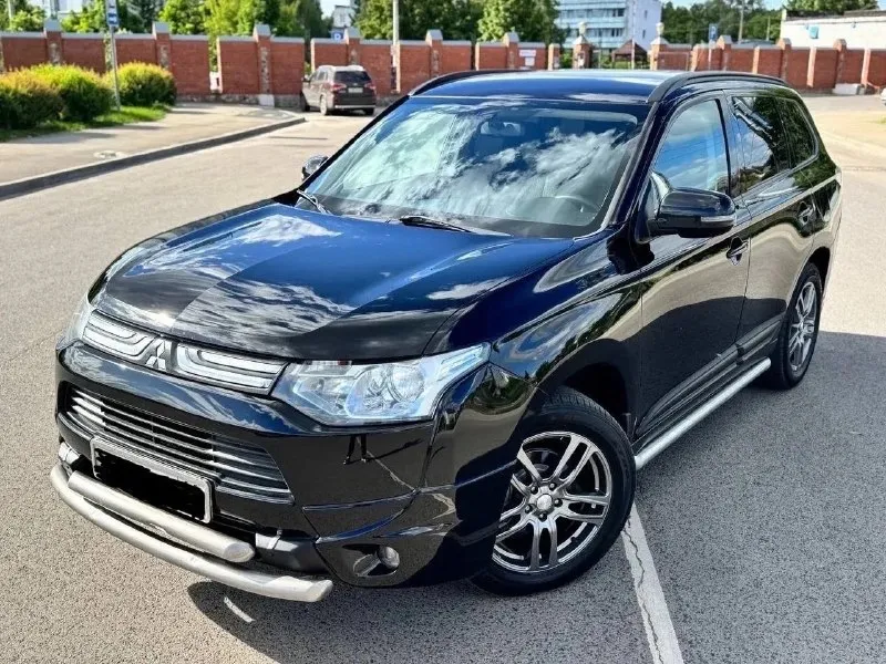 Mitsubishi outlander 2013 года
2.4 Бензин автомат
3 Хозяина.

Продам самурая 🇯🇵митсубиси аутлендер 3 поколение. Японская сборка.
Полный привод . Автомобиль в родной краски, полностью обслужен не требует вложений.
Тяговитый мотор 2.4, не сравнивать с 2.0. По коробке вопросов нет.
За машиной ухаживали, денег не жалели, обслуживание проводилось как надо.
По электрике работает абсолютно все каждая кнопка, салон как новый.
Комплектация : ultimate,
2 Ключа сигнализация с автозапуском, многофункциональная мультимедиа, двухзоный климат контроль, круиз контроль, подогревы сидений, камера заднего вида, электро зеркала, с подогревом, и т д. , в общем есть всё для комфортной езды.
Любой вид переоформление.
Остальные вопросы по телефону
+79498340074
Осмотр г. Макеевка
Цена 1, 410,000 руб торг у капота
📞 🇷🇺 Звоните: +79498340074 - фотография - 2