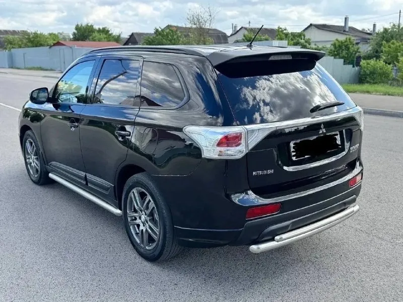 Mitsubishi outlander 2013 года
2.4 Бензин автомат
3 Хозяина.

Продам самурая 🇯🇵митсубиси аутлендер 3 поколение. Японская сборка.
Полный привод . Автомобиль в родной краски, полностью обслужен не требует вложений.
Тяговитый мотор 2.4, не сравнивать с 2.0. По коробке вопросов нет.
За машиной ухаживали, денег не жалели, обслуживание проводилось как надо.
По электрике работает абсолютно все каждая кнопка, салон как новый.
Комплектация : ultimate,
2 Ключа сигнализация с автозапуском, многофункциональная мультимедиа, двухзоный климат контроль, круиз контроль, подогревы сидений, камера заднего вида, электро зеркала, с подогревом, и т д. , в общем есть всё для комфортной езды.
Любой вид переоформление.
Остальные вопросы по телефону
+79498340074
Осмотр г. Макеевка
Цена 1, 410,000 руб торг у капота
📞 🇷🇺 Звоните: +79498340074 - фотография - 3