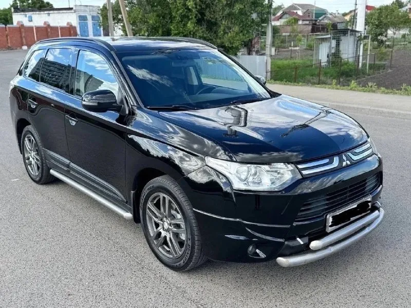 Mitsubishi outlander 2013 года
2.4 Бензин автомат
3 Хозяина.

Продам самурая 🇯🇵митсубиси аутлендер 3 поколение. Японская сборка.
Полный привод . Автомобиль в родной краски, полностью обслужен не требует вложений.
Тяговитый мотор 2.4, не сравнивать с 2.0. По коробке вопросов нет.
За машиной ухаживали, денег не жалели, обслуживание проводилось как надо.
По электрике работает абсолютно все каждая кнопка, салон как новый.
Комплектация : ultimate,
2 Ключа сигнализация с автозапуском, многофункциональная мультимедиа, двухзоный климат контроль, круиз контроль, подогревы сидений, камера заднего вида, электро зеркала, с подогревом, и т д. , в общем есть всё для комфортной езды.
Любой вид переоформление.
Остальные вопросы по телефону
+79498340074
Осмотр г. Макеевка
Цена 1, 410,000 руб торг у капота
📞 🇷🇺 Звоните: +79498340074 - фотография - 5