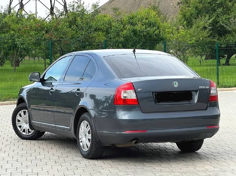 Продам легендарную skoda октавия а5 рестайлинг 2010 год в хорошем состоянии без дтп мотор не бемит не троит масло не расходует кпп на 5+ ходовая отлично салон ухожен два комплекта ключей хорошая музыка леды кондиционер работает авто тека зеленая остальные вопросы по телефону+79495209525 цена 900 тыс. Реальному клиенту торг
📞 Звоните: +7(949)5209525 - фотография - 4