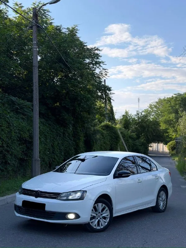 🔥 в продаже volkswagen jetta 2015 года ✅ двигатель 1.6 бензин ✅ газ/бензин ✅ надежная автоматическая коробка aisin ✅ максимальная комплектация ✅ климат-контроль ✅ подогрев всех сидений ✅ полноценный мультируль ✅ комфортный и просторный салон по технике без вопросов, едет мягко и уверенно. салон ухоженный, все функции работают в штатном режиме. 📍осмотр: г. донецк 🔄 возможен обмен 💳 возможна продажа в кредит 💰 цена: 780 000₽ ☎️ +7 949 742-53-98 ☎️ +7949 374-95-82 - фотография - 1
