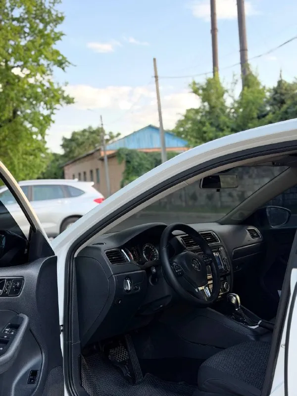 🔥 в продаже volkswagen jetta 2015 года ✅ двигатель 1.6 бензин ✅ газ/бензин ✅ надежная автоматическая коробка aisin ✅ максимальная комплектация ✅ климат-контроль ✅ подогрев всех сидений ✅ полноценный мультируль ✅ комфортный и просторный салон по технике без вопросов, едет мягко и уверенно. салон ухоженный, все функции работают в штатном режиме. 📍осмотр: г. донецк 🔄 возможен обмен 💳 возможна продажа в кредит 💰 цена: 780 000₽ ☎️ +7 949 742-53-98 ☎️ +7949 374-95-82 - фотография - 7