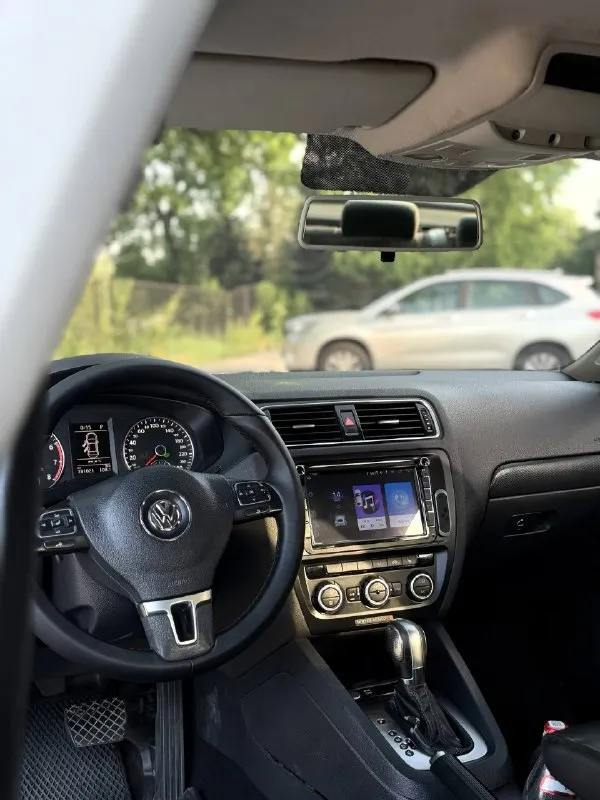 🔥 в продаже volkswagen jetta 2015 года ✅ двигатель 1.6 бензин ✅ газ/бензин ✅ надежная автоматическая коробка aisin ✅ максимальная комплектация ✅ климат-контроль ✅ подогрев всех сидений ✅ полноценный мультируль ✅ комфортный и просторный салон по технике без вопросов, едет мягко и уверенно. салон ухоженный, все функции работают в штатном режиме. 📍осмотр: г. донецк 🔄 возможен обмен 💳 возможна продажа в кредит 💰 цена: 780 000₽ ☎️ +7 949 742-53-98 ☎️ +7949 374-95-82 - фотография - 9