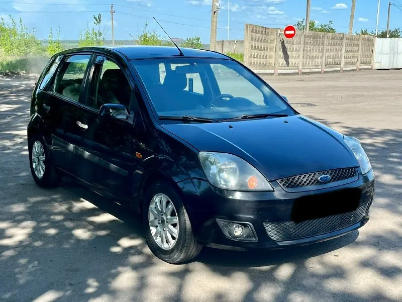 Продам ford fiesta ( ford фиеста ) 2008г сборка германия родной пробег - 162.000 зеленая автотека автомат комплектация: -электрозеркала -кондиционер -гидроусилитель -электростеклоподьемники автомобиль в отличном состоянии! абсолютно без каких либо вложений! новое сцепление, все жидкости заменены. салон чистый и аккуратный вся история об обслуживании на руках двигатель, работает тихо. автомат переключает без пинков и рывков. ходовая обслужена. кузов оцинкованный, без гнили и ржавчины. документы в полном порядке, переоформление в мрэо тех осмотр до 2027г цена 460.000₽ торг +79491054728 📞 звоните: +7(949)1054728 - фотография - 1