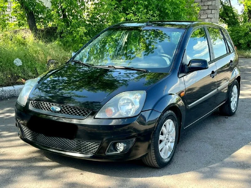 Продам ford fiesta ( ford фиеста ) 2008г сборка германия родной пробег - 162.000 зеленая автотека автомат комплектация: -электрозеркала -кондиционер -гидроусилитель -электростеклоподьемники автомобиль в отличном состоянии! абсолютно без каких либо вложений! новое сцепление, все жидкости заменены. салон чистый и аккуратный вся история об обслуживании на руках двигатель, работает тихо. автомат переключает без пинков и рывков. ходовая обслужена. кузов оцинкованный, без гнили и ржавчины. документы в полном порядке, переоформление в мрэо тех осмотр до 2027г цена 460.000₽ торг +79491054728 📞 звоните: +7(949)1054728 - фотография - 2