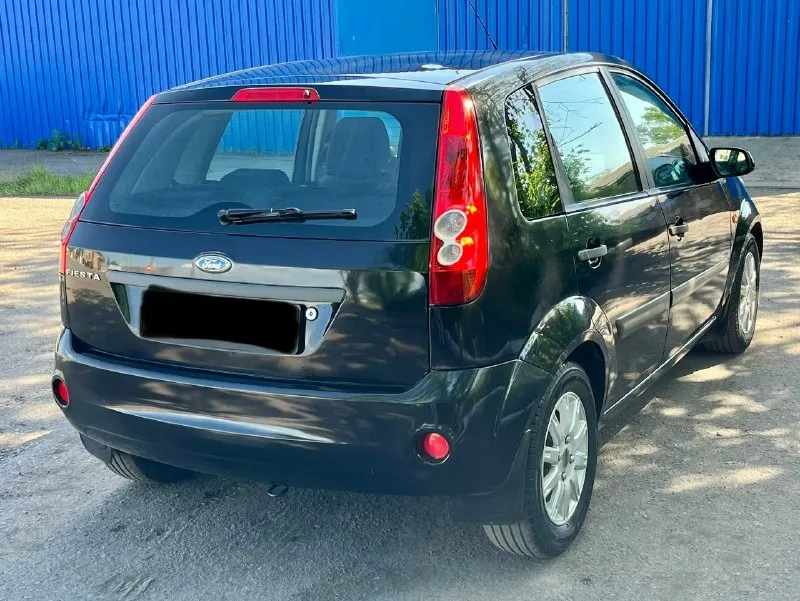 Продам ford fiesta ( ford фиеста ) 2008г сборка германия родной пробег - 162.000 зеленая автотека автомат комплектация: -электрозеркала -кондиционер -гидроусилитель -электростеклоподьемники автомобиль в отличном состоянии! абсолютно без каких либо вложений! новое сцепление, все жидкости заменены. салон чистый и аккуратный вся история об обслуживании на руках двигатель, работает тихо. автомат переключает без пинков и рывков. ходовая обслужена. кузов оцинкованный, без гнили и ржавчины. документы в полном порядке, переоформление в мрэо тех осмотр до 2027г цена 460.000₽ торг +79491054728 📞 звоните: +7(949)1054728 - фотография - 5