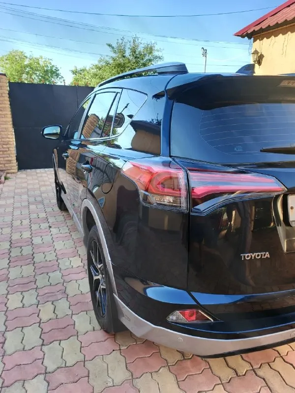 Toyota rav4,2017г
В хорошем состоянии, без дтп полностью в родном окрасе.
Мотор 2л полный привод пробег165т, автомат, комплектация:без ключевой доступ, кожаный салон, парктроники, камера заднего вида, электро привод сиденья, багажника, климат-контроль, датчики дождя, и тд✅
Машина полностью обслужена вложений не требует!
Цена 2.370 000руб
Тел +79493486525
📞 🇷🇺 Звоните: +79493486525 - фотография - 5