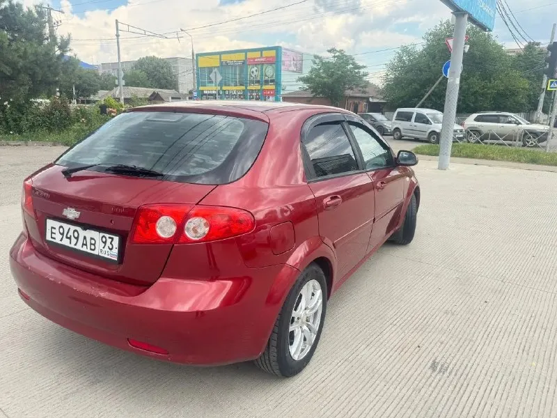 Chevrolet lacetti 1.6 at 2007 — настоящий живой кореец в отличном состоянии! С гбо который вписан в птс!

Продам chevrolet lacetti 1.6 на автомате, 2007 года.
Автомобиль полностью в родном заводском окрасе — без перекрасов, без скрытых ремонтов. Родные заводские зазоры, кузов сохранился очень достойно. Дно и пороги в идеальном состоянии — таких экземпляров осталось единицы.

✅ Родной пробег 300 000 км, без скруток
✅ Чистый кореец
✅ Имеет три vin-кода
✅ Гбо установлено, вписано в птс(баллон на 60 литров) хватает на неделю активной езды
✅ Надёжный двигатель 1.6 работает ровно, как швейцарские часы
✅ Автомат работает отлично — без пинков, рывков и задержек
✅ Кондиционер морозит как надо ❄️ заправил на днях
✅ 4 Эл стеклоподъемника
✅ Новые фары и туманки, свет отличный
✅ Новая резина
✅ Красивые диски
✅ Эффектный вишнёвый цвет

✅Документы кристально чистые, штрафов, запретов нет, полное переоформление, тех осмотр пройден

Очень комфортный, неприхотливый
Машина в донецке, калининский район
+79499987030 - фотография - 5