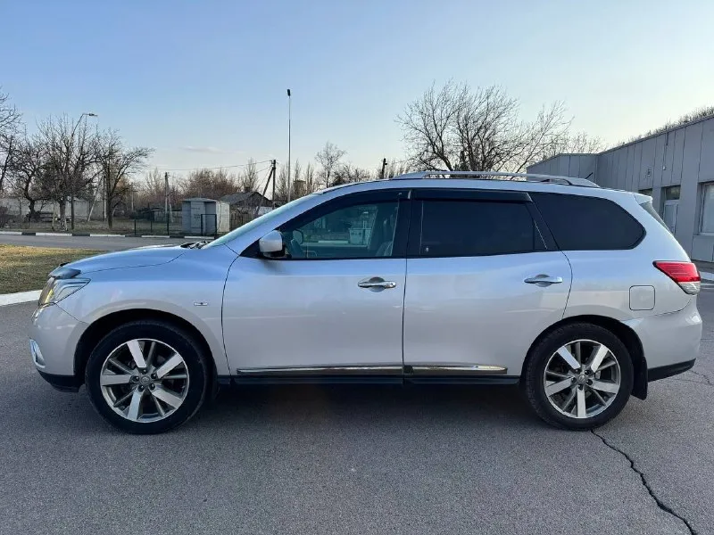 Марка автомобиля: nissan pathfinder год выпуска: 2014 пробег: 240000 км объем двигателя: 3.5 описание: ✅ nissan pathfinder надежный и комфортный семейный внедорожник. автомобиль в хорошем техническом состоянии. обслужен •✅3.5 бензин, (вариатор) • ✅полный привод 4wd • ✅7 мест • ✅богатая комплектация - кожанный салон, - обзор 360, - подогревы, сидений, руля - музыка bose - память водительского кресла - старт-стор - двухзонный климат-контроль - электропривод багажника, - круиз-контроль 7 949 -745-00-45 юлия цена: 1550000 номер телефона: 79493150468 город: донецк продавец: андрей 📞 звоните: +7(949)7450045 - фотография - 1