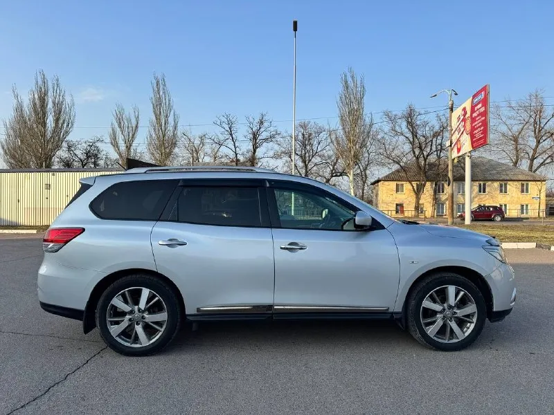 Марка автомобиля: nissan pathfinder год выпуска: 2014 пробег: 240000 км объем двигателя: 3.5 описание: ✅ nissan pathfinder надежный и комфортный семейный внедорожник. автомобиль в хорошем техническом состоянии. обслужен •✅3.5 бензин, (вариатор) • ✅полный привод 4wd • ✅7 мест • ✅богатая комплектация - кожанный салон, - обзор 360, - подогревы, сидений, руля - музыка bose - память водительского кресла - старт-стор - двухзонный климат-контроль - электропривод багажника, - круиз-контроль 7 949 -745-00-45 юлия цена: 1550000 номер телефона: 79493150468 город: донецк продавец: андрей 📞 звоните: +7(949)7450045 - фотография - 3