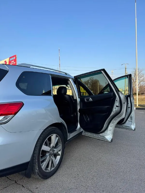 Марка автомобиля: nissan pathfinder год выпуска: 2014 пробег: 240000 км объем двигателя: 3.5 описание: ✅ nissan pathfinder надежный и комфортный семейный внедорожник. автомобиль в хорошем техническом состоянии. обслужен •✅3.5 бензин, (вариатор) • ✅полный привод 4wd • ✅7 мест • ✅богатая комплектация - кожанный салон, - обзор 360, - подогревы, сидений, руля - музыка bose - память водительского кресла - старт-стор - двухзонный климат-контроль - электропривод багажника, - круиз-контроль 7 949 -745-00-45 юлия цена: 1550000 номер телефона: 79493150468 город: донецк продавец: андрей 📞 звоните: +7(949)7450045 - фотография - 4