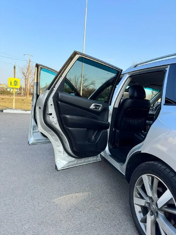 Марка автомобиля: nissan pathfinder год выпуска: 2014 пробег: 240000 км объем двигателя: 3.5 описание: ✅ nissan pathfinder надежный и комфортный семейный внедорожник. автомобиль в хорошем техническом состоянии. обслужен •✅3.5 бензин, (вариатор) • ✅полный привод 4wd • ✅7 мест • ✅богатая комплектация - кожанный салон, - обзор 360, - подогревы, сидений, руля - музыка bose - память водительского кресла - старт-стор - двухзонный климат-контроль - электропривод багажника, - круиз-контроль 7 949 -745-00-45 юлия цена: 1550000 номер телефона: 79493150468 город: донецк продавец: андрей 📞 звоните: +7(949)7450045 - фотография - 5