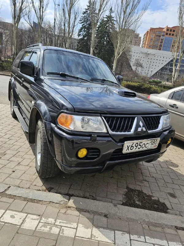 Продаётся любимый мною автомобиль pajero sport 2008 года выпуска апрель.2.5 turbo diesel. Машина не требует вложений, полностью обслужена, включая масло в двс. Подогрев сидений, кондиционер, гидроусилитель руля, кожаный салон, мкпп, противотуманки, руль с регулировкой всё в рабочем состоянии. Км. Кузов имеет косметические окрасы, машина не битая. Очень надёжный рамный джип 4×4подключаемый. Один хозяин, документы в идеале. Цена 1200000 тел. +7(949) 777-88-50 - фотография - 2