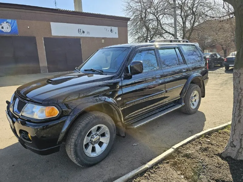 Продаётся любимый мною автомобиль pajero sport 2008 года выпуска апрель.2.5 turbo diesel. Машина не требует вложений, полностью обслужена, включая масло в двс. Подогрев сидений, кондиционер, гидроусилитель руля, кожаный салон, мкпп, противотуманки, руль с регулировкой всё в рабочем состоянии. Км. Кузов имеет косметические окрасы, машина не битая. Очень надёжный рамный джип 4×4подключаемый. Один хозяин, документы в идеале. Цена 1200000 тел. +7(949) 777-88-50 - фотография - 4