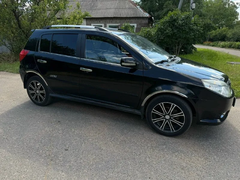 Автор: продам geely mk cross донецк, центр 2013 года выпуска куплена в салоне в 2014 двигатель: 1.5, бензин кпп: механика двигатель с toyota, ремни, фильтра и остальные расходники тоже toyota электрорегулировка зеркал, 4 стеклоподъемника (электро), подогрев заднего стекла, задний дворник, кондиционер, центральный замок, мультимедиа с usb флешкой машина полностью обработана от коррозии (днище, крылья, пороги, двери, капот, крышка багажника) 2 комплекта ключей, 3 брелка сигнализации. С момента покупки машина в одной семье. Все стекла родные, в дтп не была, безопасность заводская. Машина без нареканий, кондиционер заправлен и морозит, печка жарит, в ближнем свете стоят дорогие светодиоды - свет отличный, работает абсолютно все. Обслуживается всегда на сервисе, все заказ наряды имеются. Замена масла каждые 6-7 т. Км. 1000 км назад была замена антифриза, помпы, приводных ремней и ремня грм. Перебрана передняя подвеска. Пробег : 114000т. Км. Цена 419.000₽, торг имеется полное
📞 Звоните: +7(949)4861160 - фотография - 1
