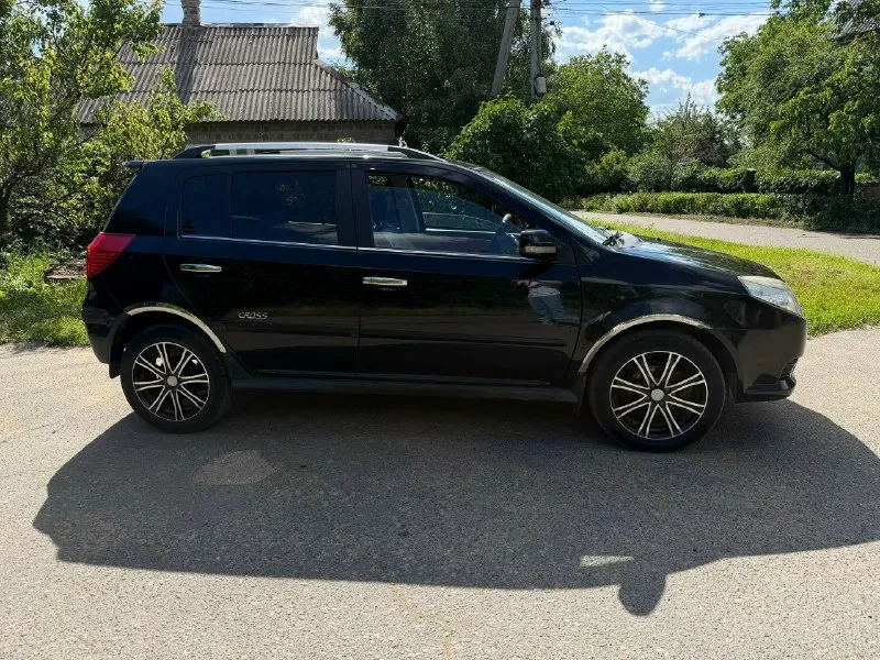 Автор: продам geely mk cross донецк, центр 2013 года выпуска куплена в салоне в 2014 двигатель: 1.5, бензин кпп: механика двигатель с toyota, ремни, фильтра и остальные расходники тоже toyota электрорегулировка зеркал, 4 стеклоподъемника (электро), подогрев заднего стекла, задний дворник, кондиционер, центральный замок, мультимедиа с usb флешкой машина полностью обработана от коррозии (днище, крылья, пороги, двери, капот, крышка багажника) 2 комплекта ключей, 3 брелка сигнализации. С момента покупки машина в одной семье. Все стекла родные, в дтп не была, безопасность заводская. Машина без нареканий, кондиционер заправлен и морозит, печка жарит, в ближнем свете стоят дорогие светодиоды - свет отличный, работает абсолютно все. Обслуживается всегда на сервисе, все заказ наряды имеются. Замена масла каждые 6-7 т. Км. 1000 км назад была замена антифриза, помпы, приводных ремней и ремня грм. Перебрана передняя подвеска. Пробег : 114000т. Км. Цена 419.000₽, торг имеется полное
📞 Звоните: +7(949)4861160 - фотография - 4